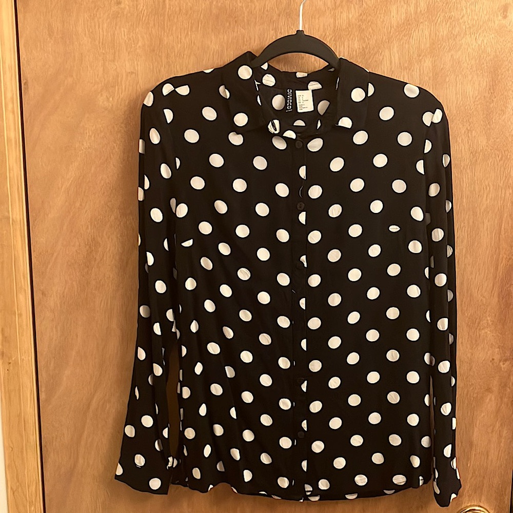 Black and white big polka dots button up blouse woman’s size 6 (small)